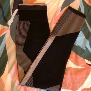 VS Pink Cool & Comfy Workout Leggings